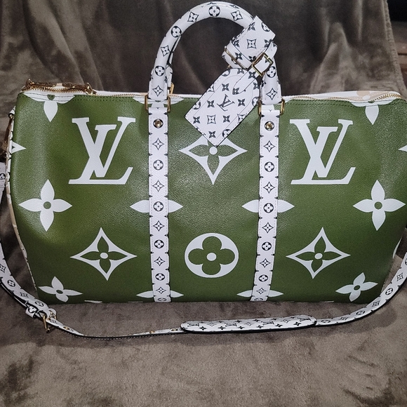 Louis Vuitton GIANT MONOGRAM Keepall 50 Bandouliere Khaki Green/Beige/White Bag - Picture 1 of 16